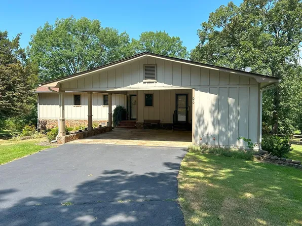 579 Narrows Dr, Greers Ferry, AR 72067