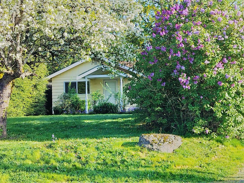 321 E Illinois St - Property Image