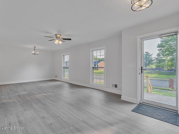 4th image of 4408 Bradshaw Pl
