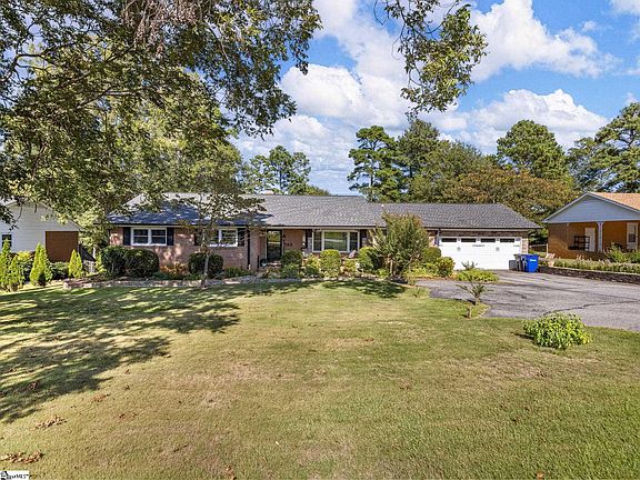 2nd image of 182 Gordon Dr