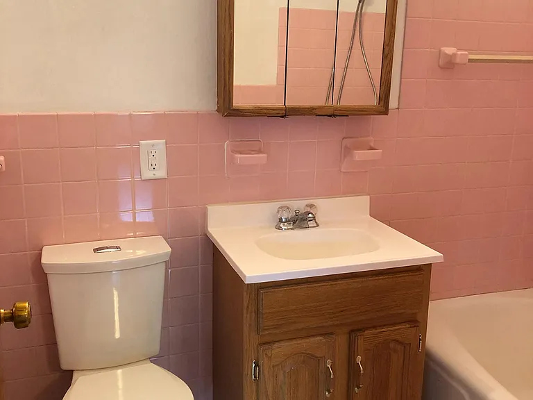 Carroll Court Apartments — Photo 33