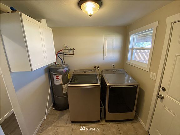3rd image of 1136 Mather Dr