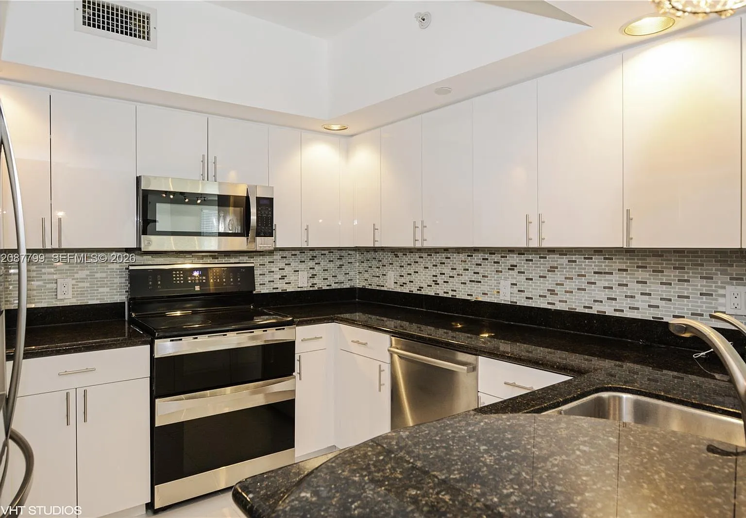 Waverly At Las Olas Condo — Photo 2