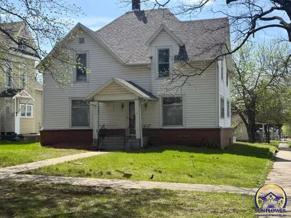 715 Shawnee St, Hiawatha, KS 66434