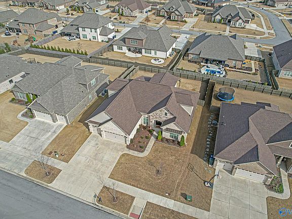 3rd image of 7625 Summerdawn Dr SE
