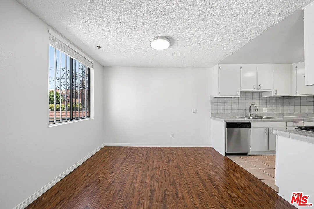 2 bed, 2.0 bath, 1237 sqft, $2,995 — Photo 3