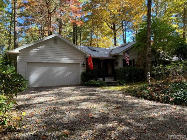 90 Holly Cir, Lake Toxaway, NC 28747