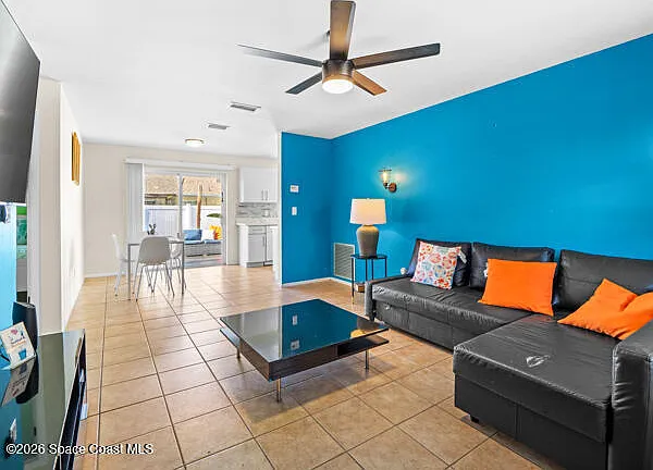 2 bed, 1.0 bath, 1493 sqft, $1,800 — Photo 3