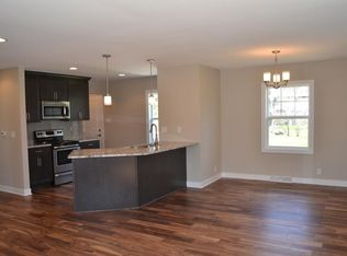 1606 S Clover Knoll Pl, New Berlin, WI 53151