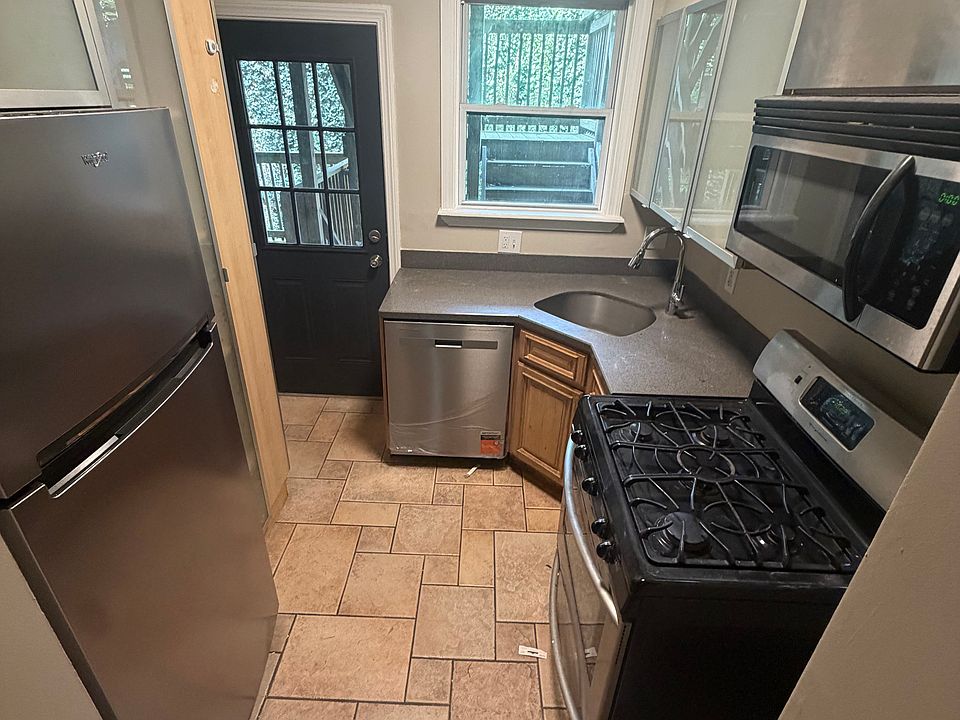 1st image of 7 Chesterton St APT 1