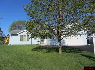910 Menk Dr, Saint Peter, MN 56082
