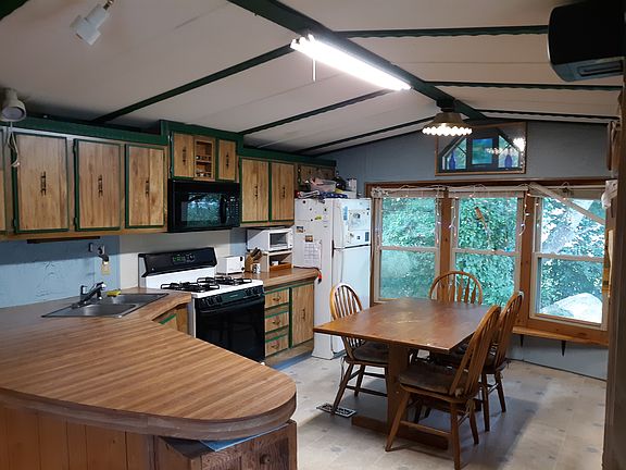 Kitchen - dining area 