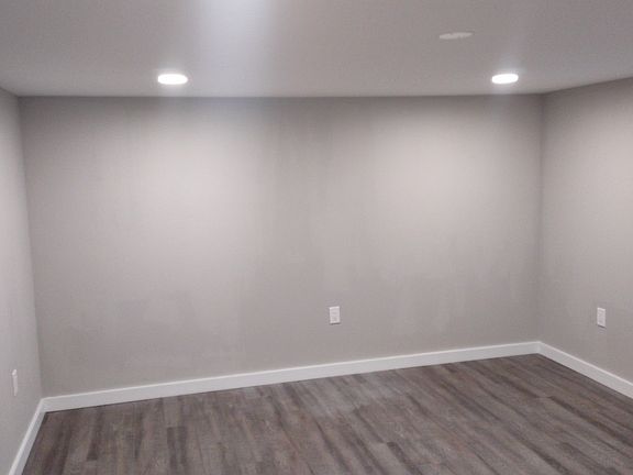 4th image of 1430 Hallock Ave