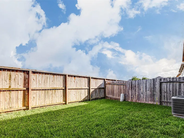13106 Peppergate Ln — Photo 16
