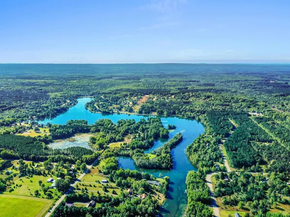 452 Gitchegumee Dr, Buckley, MI 49620