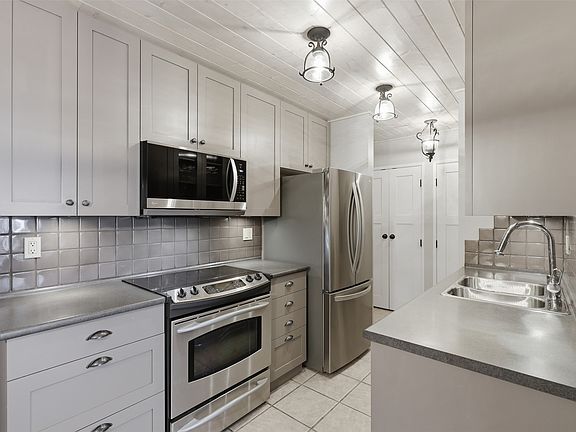 4th image of 1810 Summit Dr #35