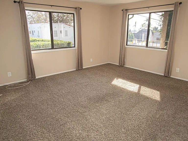 232 Roycroft Ave #2 — Photo 6
