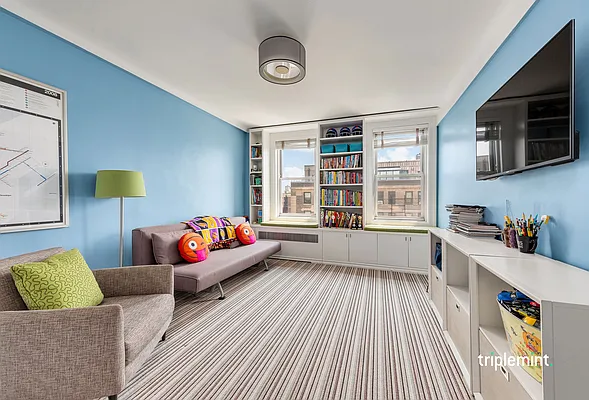 Sold by Triplemint | media 7