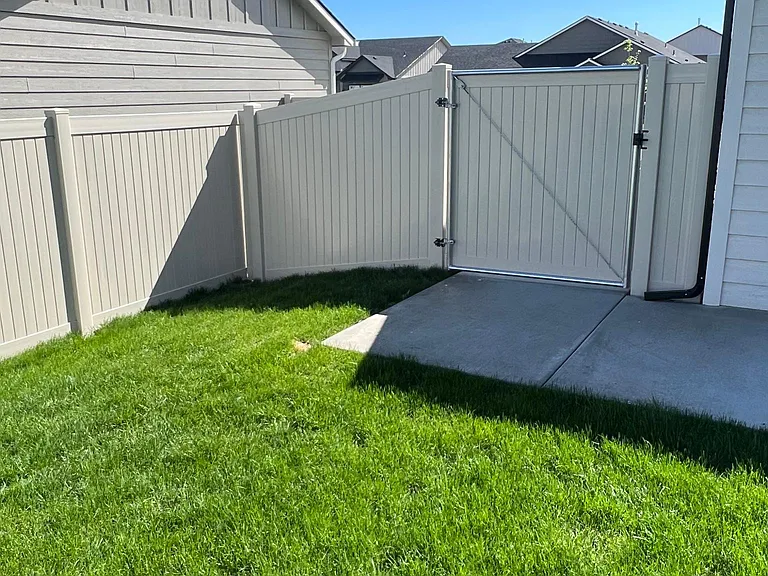 3921 Lynn St — Photo 24