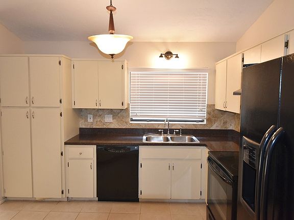 4th image of 290 Overstreet Ct