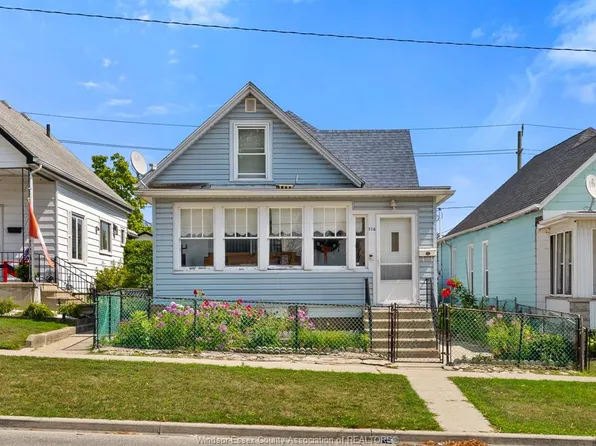 516 Langlois Ave, Windsor, ON N9A 2G4