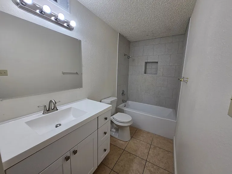 407 W Tilden St — Photo 51