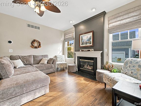 3rd image of 652 Filmore St
