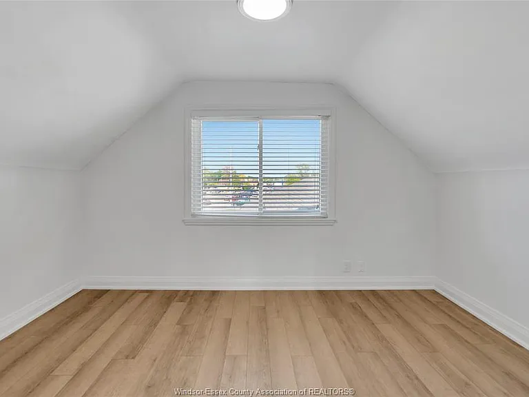 6633 Wyandotte St E — Photo 13