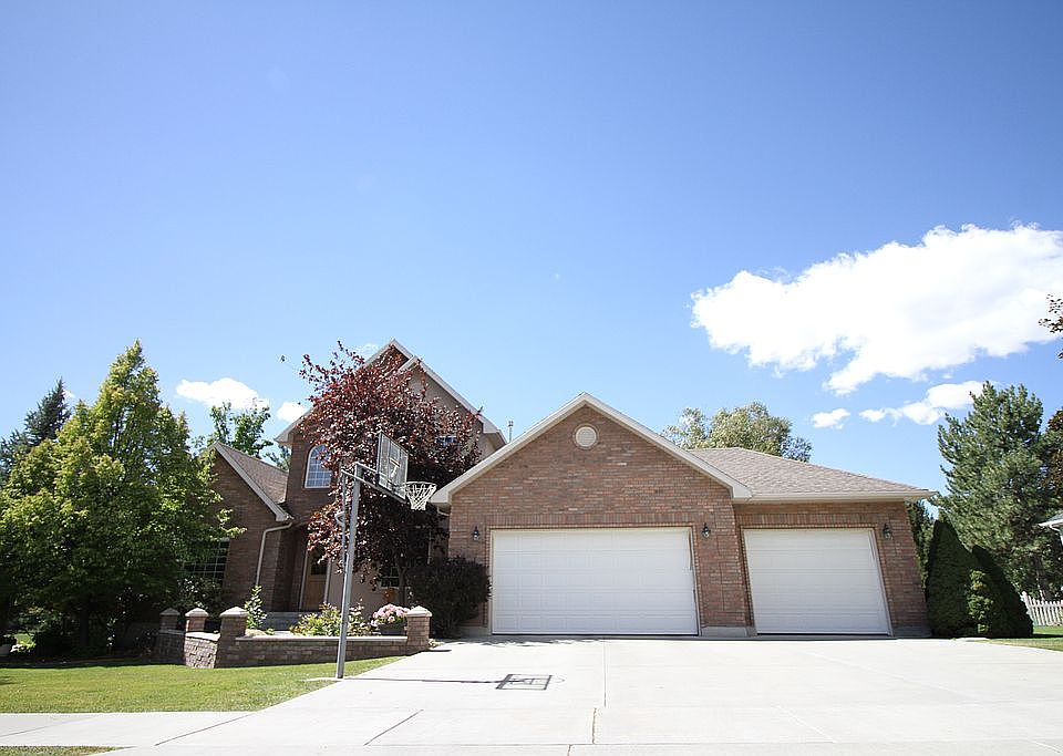 1st image of 185 Fairway Dr