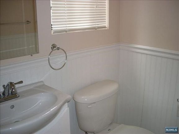 4th image of 119 Broadway #119