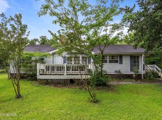 7586 Old River Rd, Burgaw, NC 28425