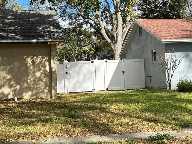 200 Arbor Dr W — Photo 49