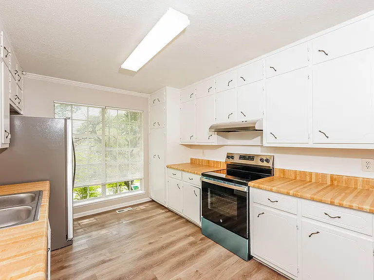 5839 Brenda Dr — Photo 8