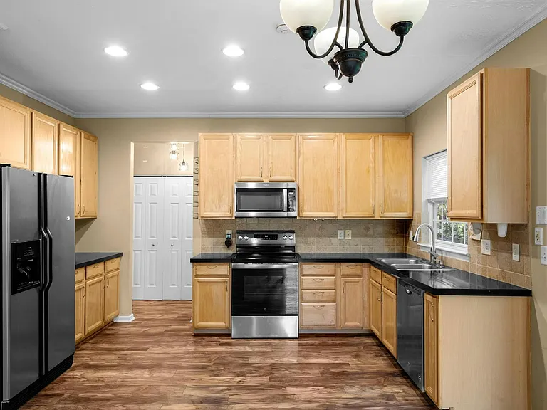 3510 King Edward Way — Photo 15