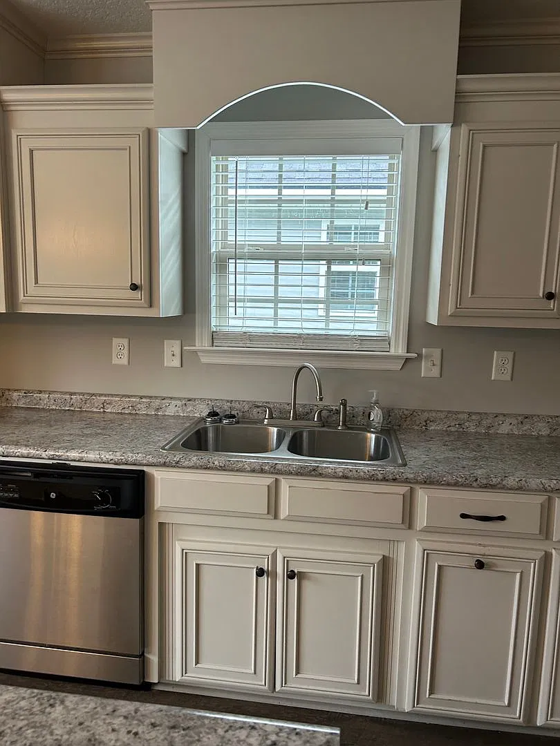 Beautiful 3-Bedroom, 2-Bath Home with Fenced Backyard — Photo 4