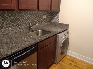 555 W Arlington Pl APT 206, Chicago, IL 60614