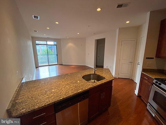3rd image of 1800 Wilson Blvd #302