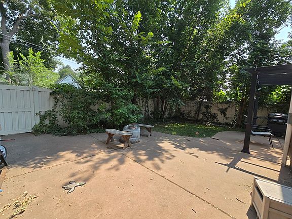 3rd image of 2419 Ash St