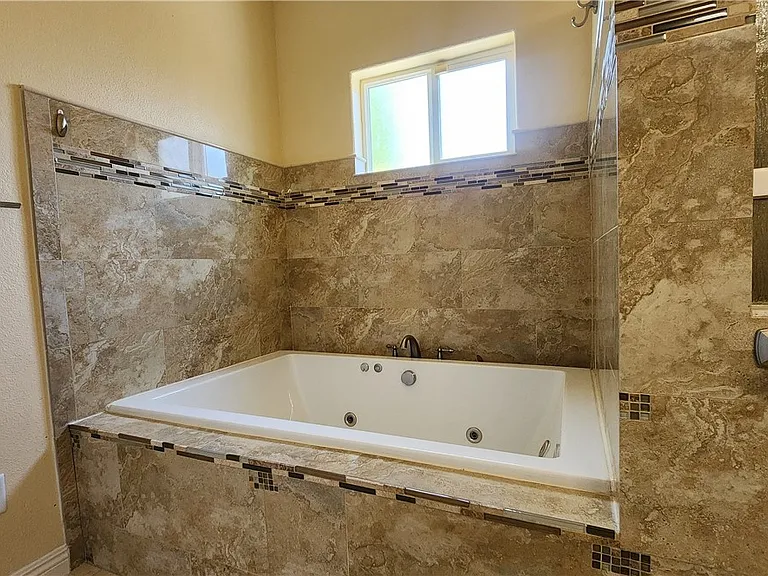 9709 Hawk Cliff Ave — Photo 17