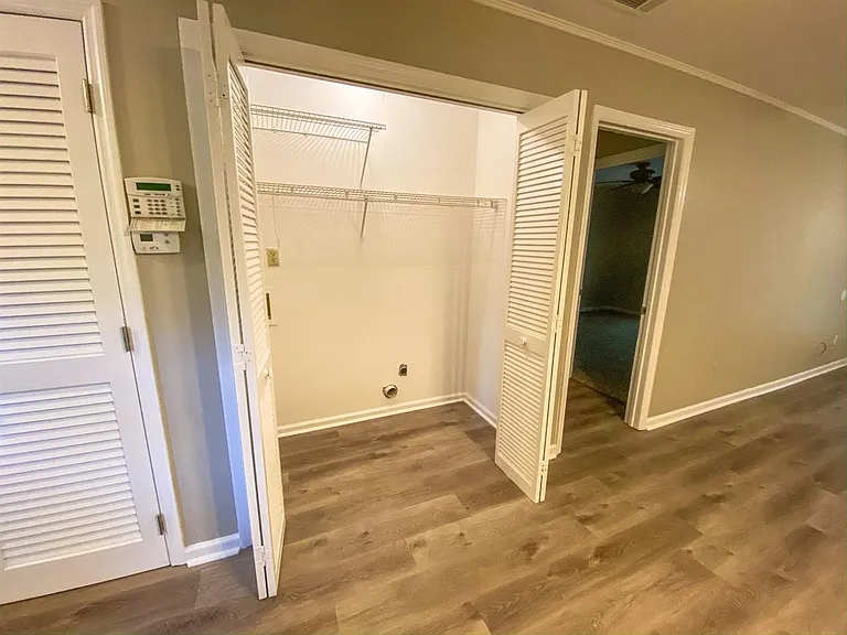 1104 Green Tree Ct #E — Photo 21
