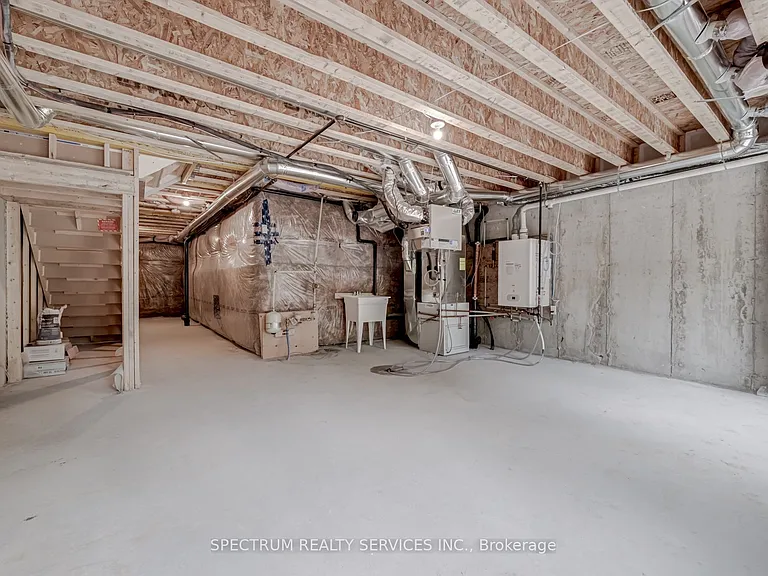 146 Blue Forest Cres — Photo 47