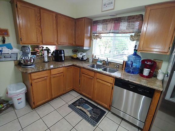 5th image of 1814 Cambridge Dr