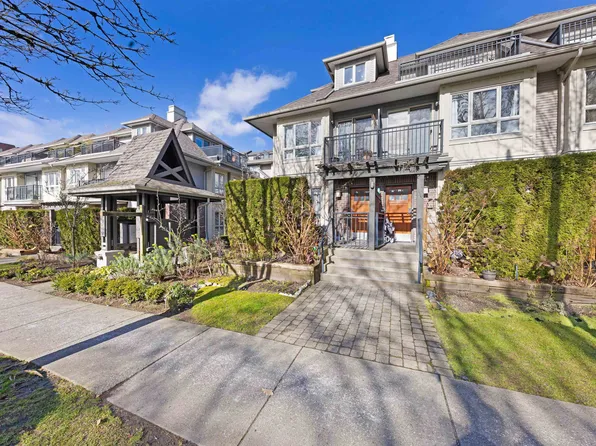 4055 Pender St #10, Burnaby, BC V5C 2L9