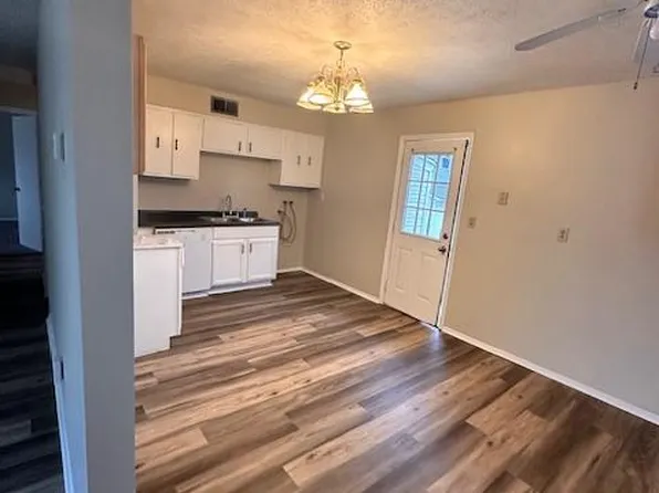 6128 Cooper Chapel Rd, Louisville, KY 40229