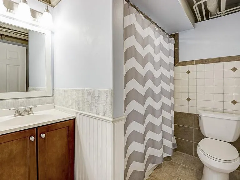 1025 N Main St — Photo 14