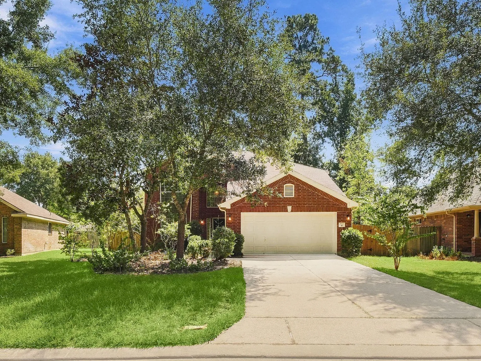 5 bed, 2.5 bath, 2437 sqft, $2,500 — Photo 2