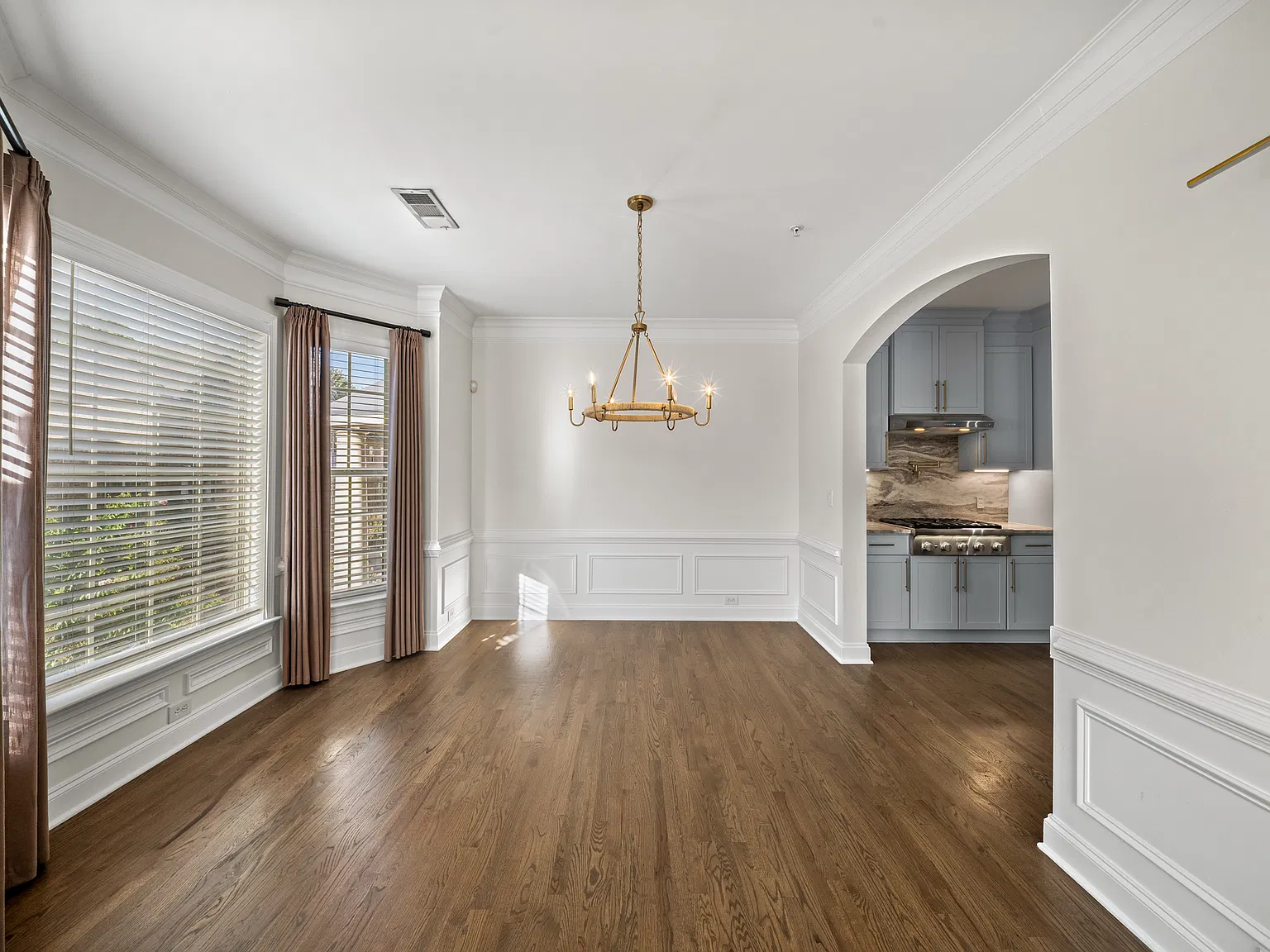 4 bed, 4.5 bath, 3200 sqft, $4,850 — Photo 4