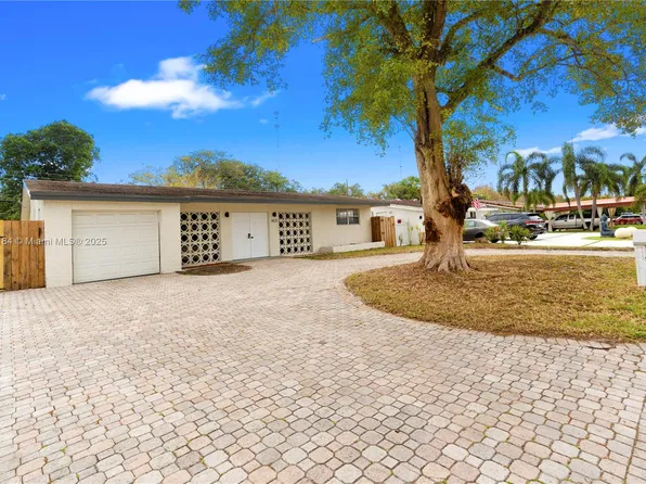 3825 E Shore Rd, Miramar, FL 33023