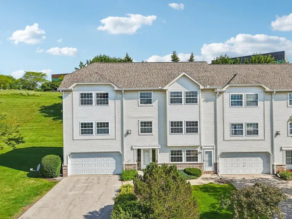 325 Kristin COURT W W, Brookfield, WI 53045