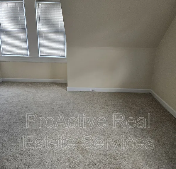 910 Colonial Ave — Photo 29